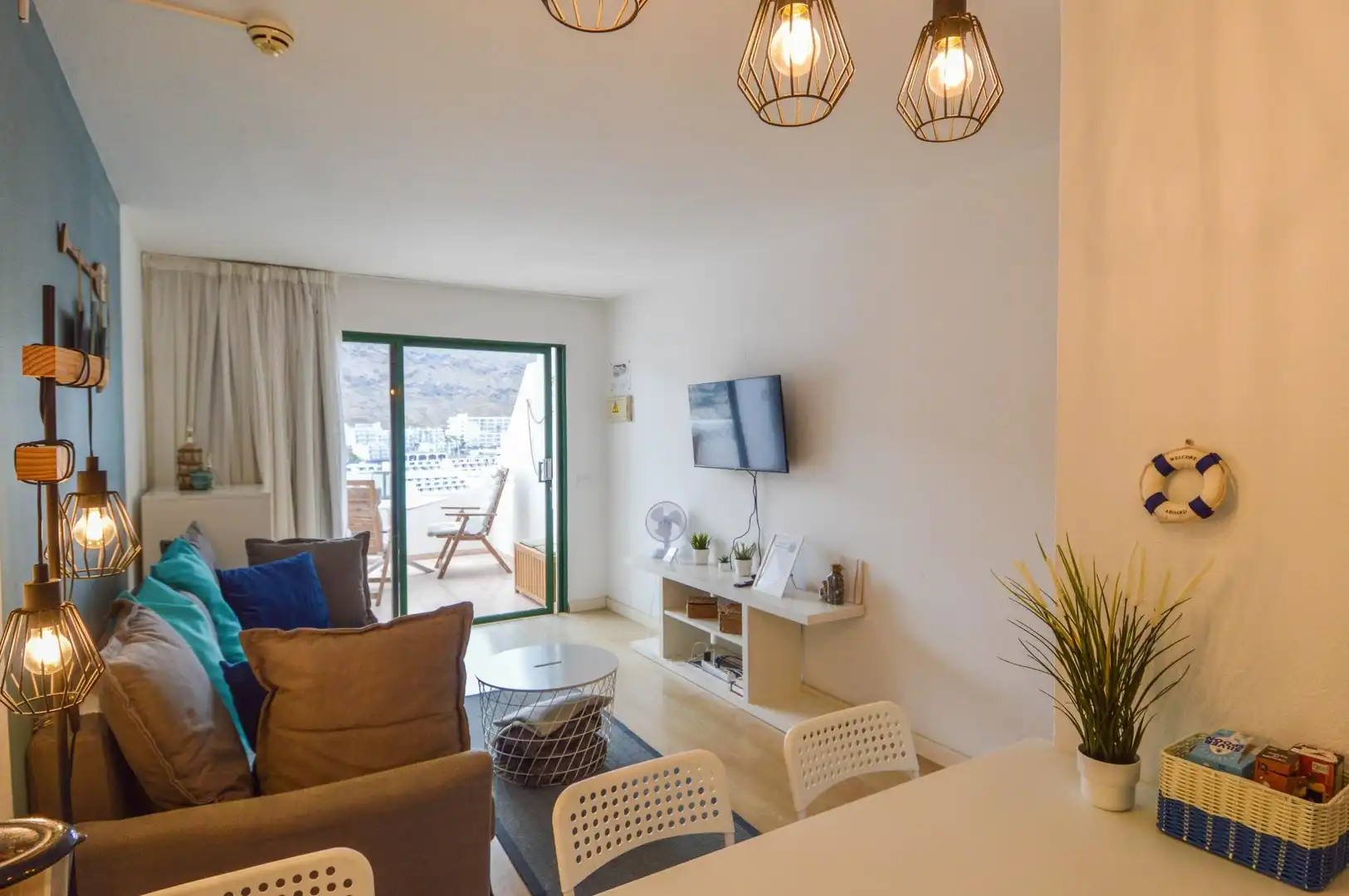 Sala d'estar de Apartament en venda en Mogán amb Terrassa, Moblat i Piscina comunitària