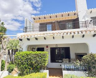 Vista exterior de Casa adosada en venda en Orihuela amb Piscina comunitària