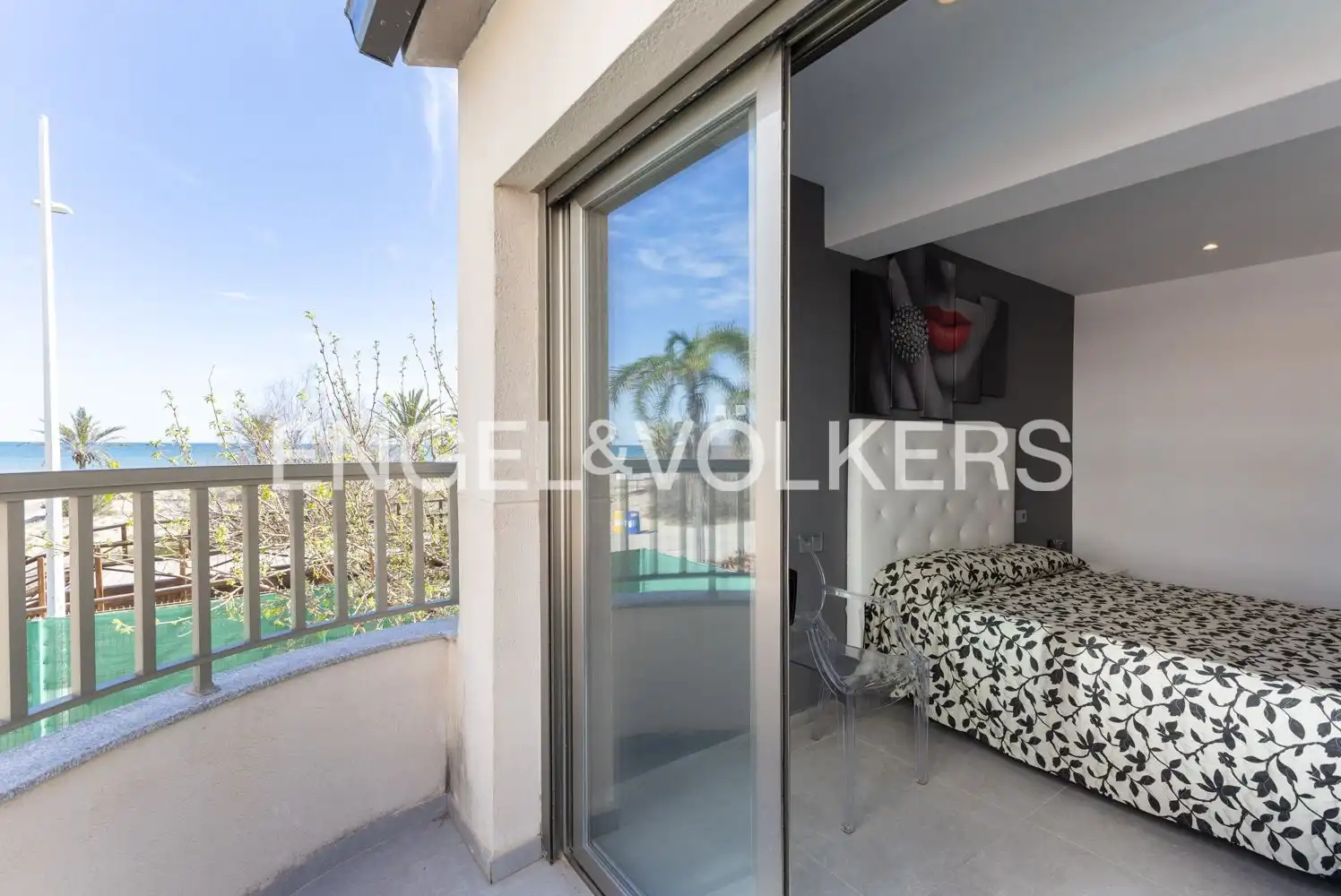 Terrasse von Einfamilien-Reihenhaus zum Verkauf in Gandia mit Klimaanlage, Heizung und Privatgarten