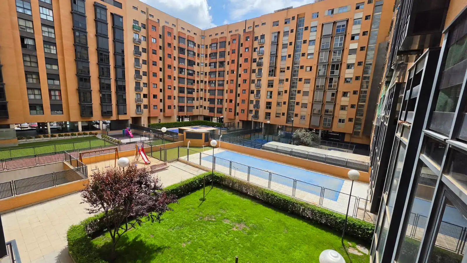 Vista exterior de Apartamento en venta en Madrid con Trastero, Amueblado y Balcón