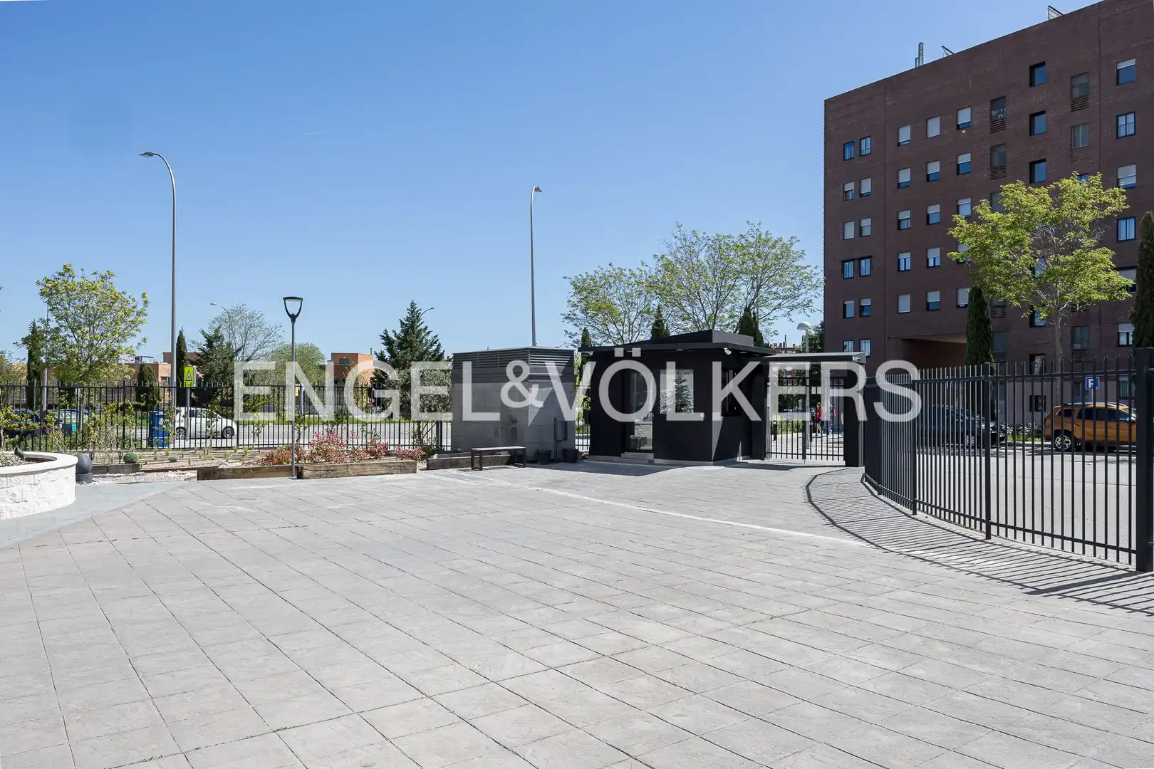 Vista exterior de Piso en venta en Madrid con Calefacción, Trastero y Piscina