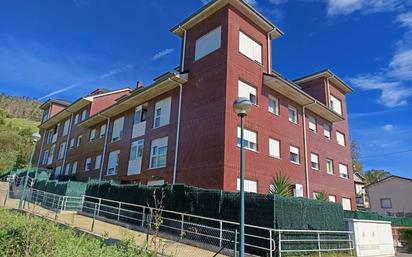 Vista exterior de Àtic en venda en Santa María de Cayón amb Calefacció, Terrassa i Traster