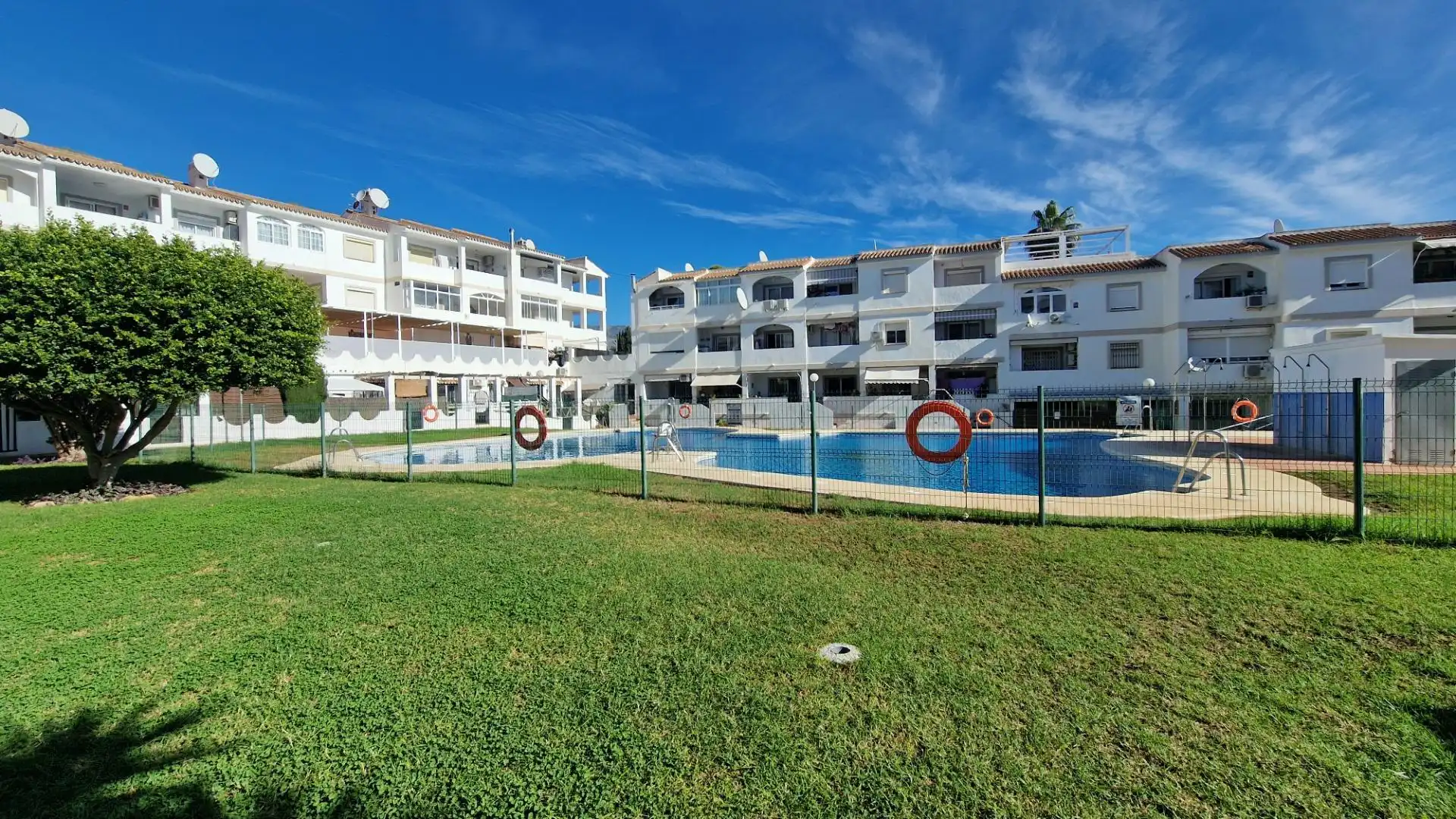 Vista exterior de Apartamento en venta en Mijas con Jardín privado, Terraza y Piscina comunitaria