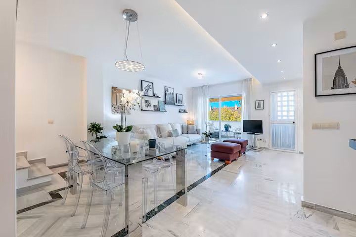 Sala d'estar de Pis de lloguer en Marbella amb Aire condicionat, Calefacció i Moblat