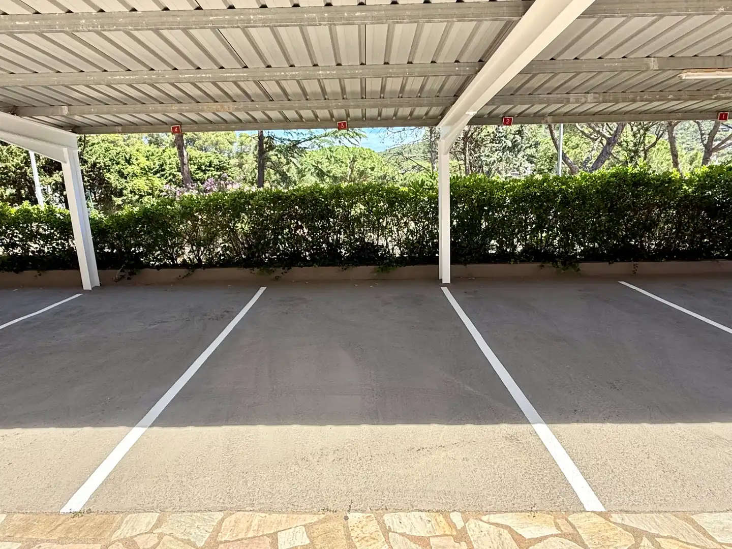 Parkplatz von Wohnungen zum Verkauf in Palafrugell mit Klimaanlage, Terrasse und Gemeinschaftspool