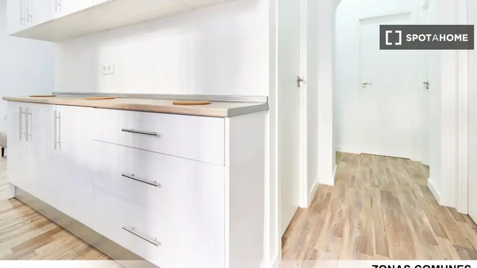 Kitchen of Flat for share in Sevilla  with Air Conditioner, Heating and Furnished