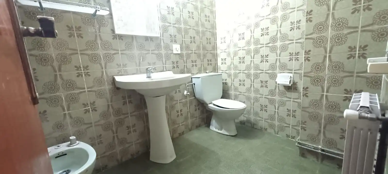 Bathroom of Flat for sale in Figueres