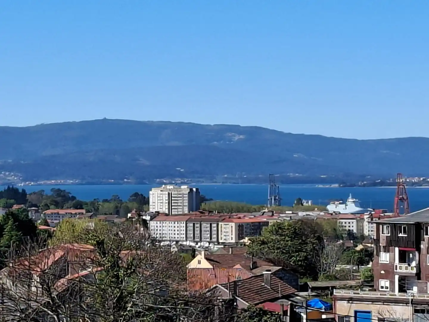 Vista exterior de Casa o xalet en venda en Vilagarcía de Arousa amb Calefacció, Jardí privat i Terrassa
