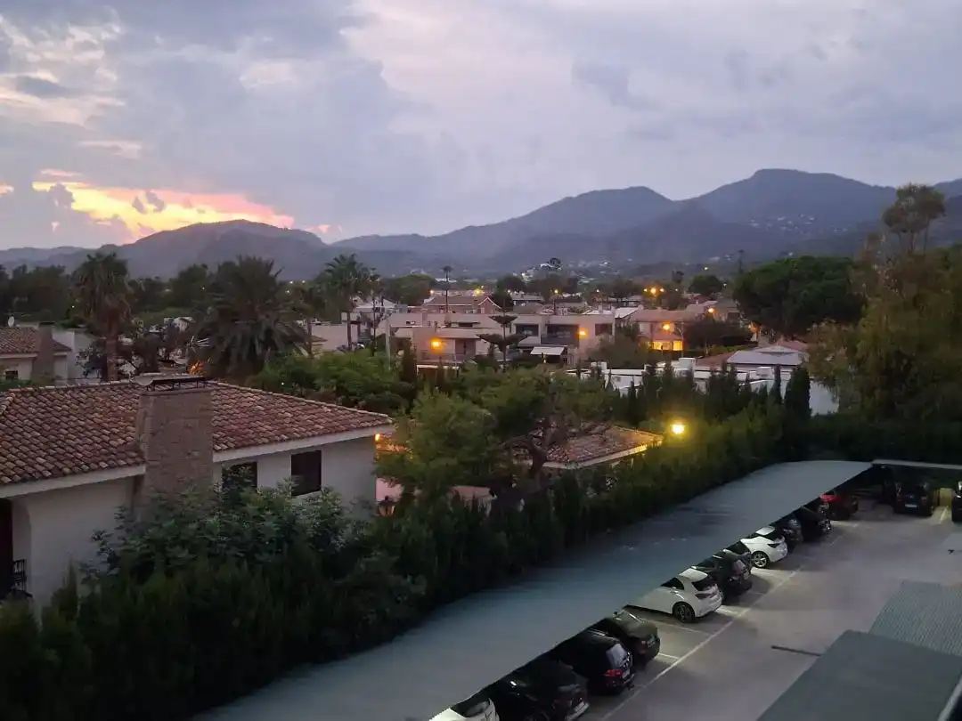 Vista exterior de Pis de lloguer en Benicasim / Benicàssim amb Aire condicionat, Piscina i Balcó
