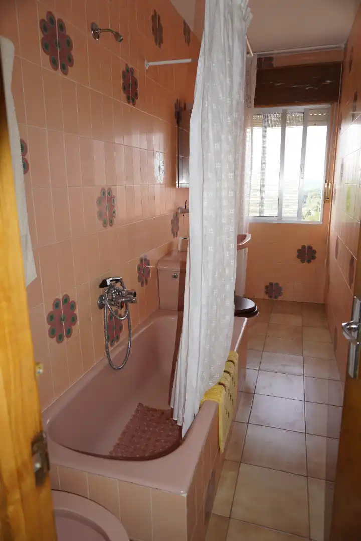 Baño de Piso en venta en Monterroso con Amueblado, Horno y Balcón