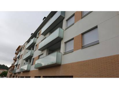 Vista exterior de Pis en venda en Olot amb Calefacció, Traster i Balcó