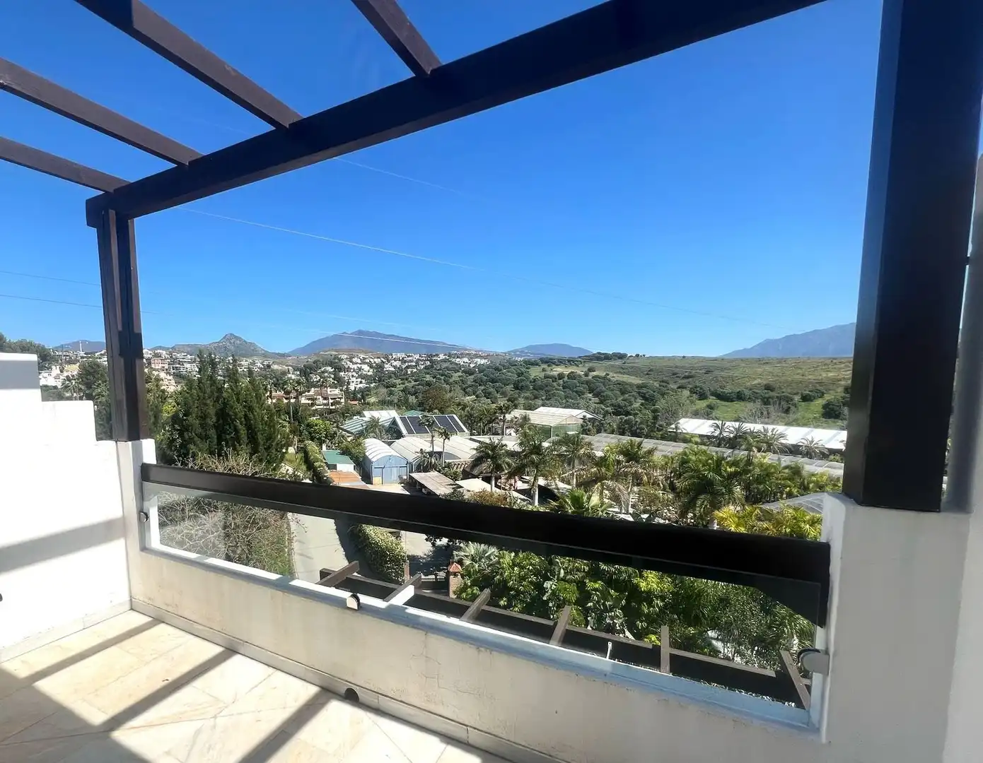 Außenansicht von Maisonette zum Verkauf in Estepona mit Klimaanlage, Terrasse und Abstellraum