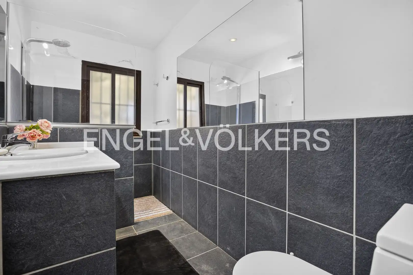 Bathroom of Houses for sale in Aracena, Huelva