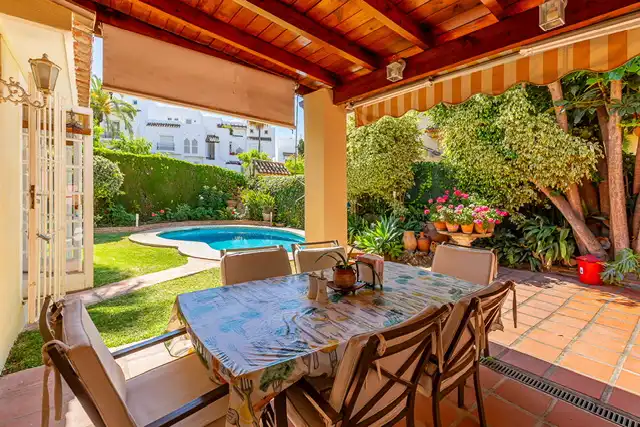 Chalet con piscina en venta en Milla de Oro, imagen 28
