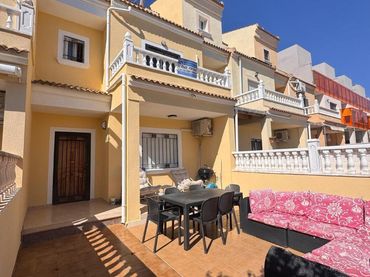 Landhaus mit Balkon zum Verkauf in Orihuela Costa