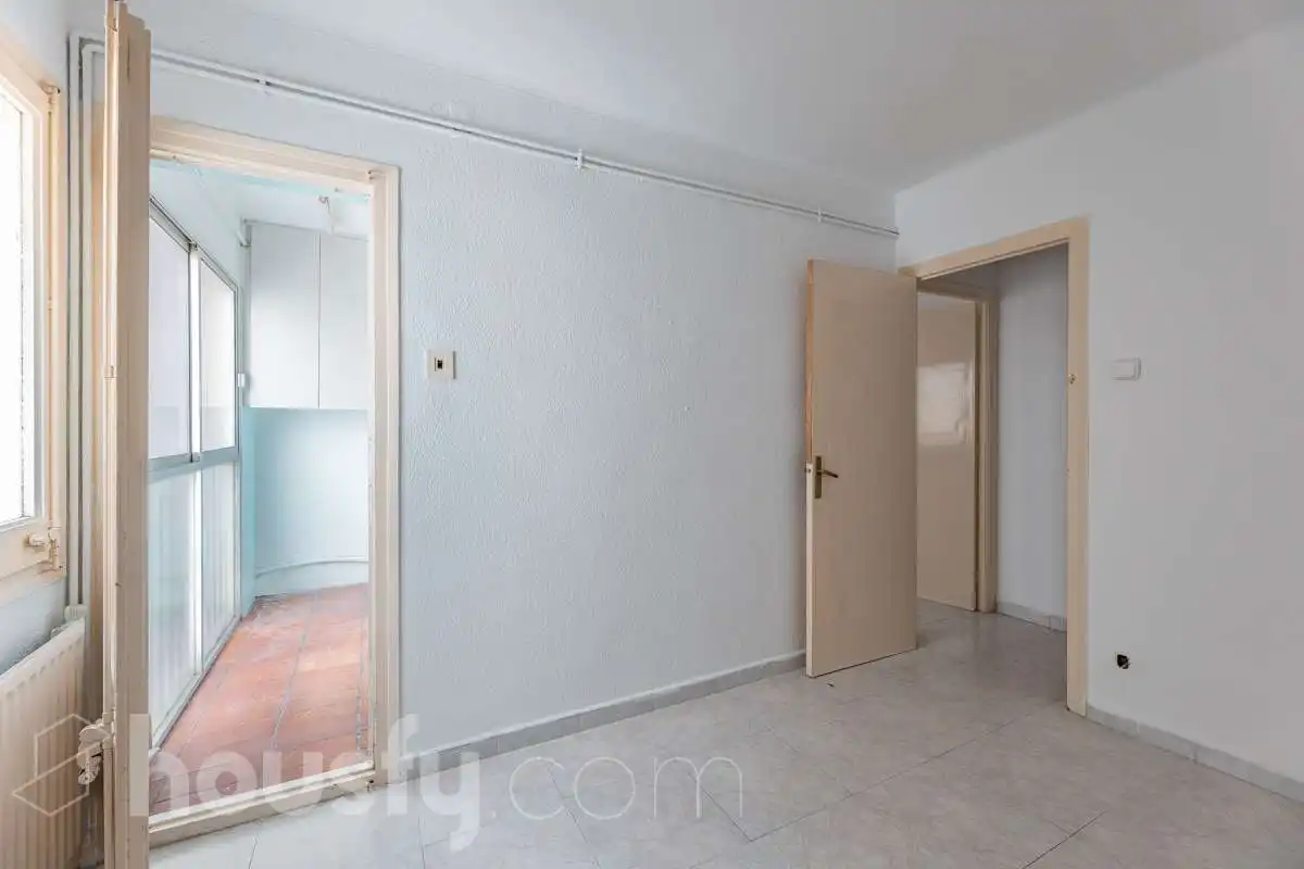 Bedroom of Flat for sale in Barcelona