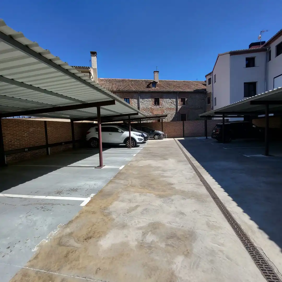 Aparcament de Apartament de lloguer en Ávila amb Traster i Moblat