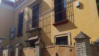 Exterior view of House or chalet for sale in  Sevilla Capital  with Terrace and Balcony