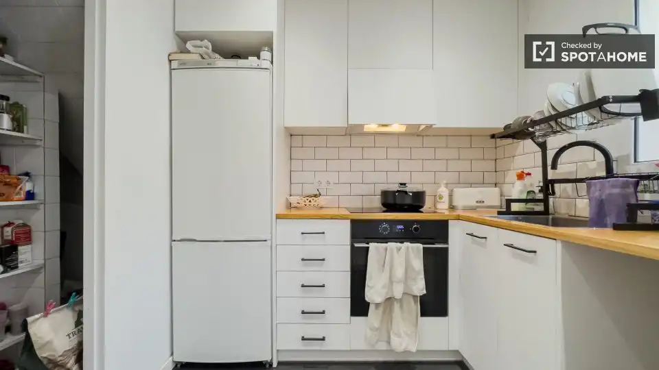 Kitchen of Flat for rent in Barcelona  with Air Conditioner, Heating and Furnished