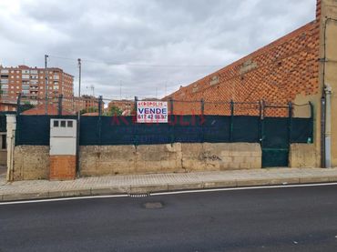 Terreny residencial en venda a Avenida Luis Moran