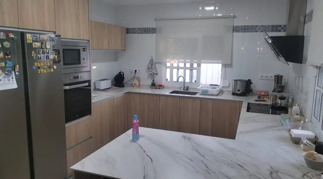 Cocina de Casa o chalet en venta en Chiclana de la Frontera con Aire acondicionado, Jardín privado y Piscina