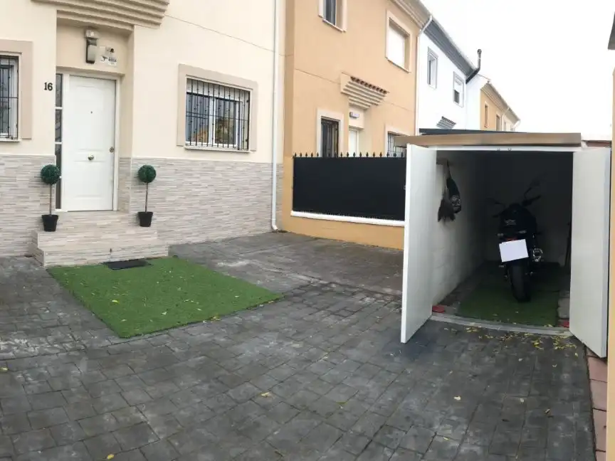 Adossat amb jardí en venda a DOMINGO ZARAZUA LARRABE 16