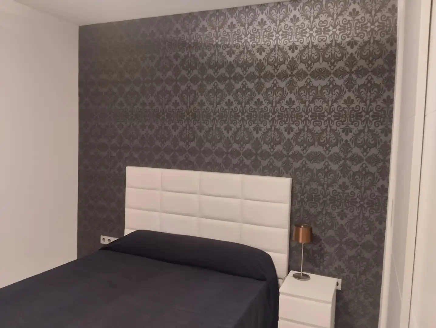 Schlafzimmer von Wohnung zur Miete in Zaragoza mit Klimaanlage, Heizung und Möbliert