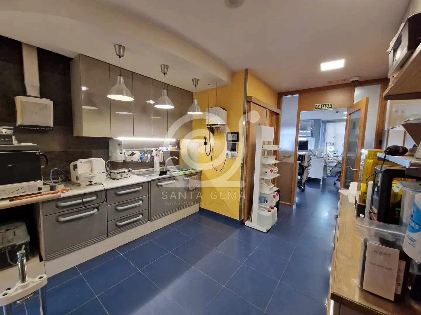 Cocina de Local en venta en Cambre  con Alarma