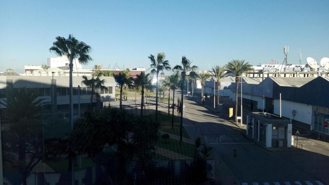 Vista exterior de Local en venda en  Cádiz Capital