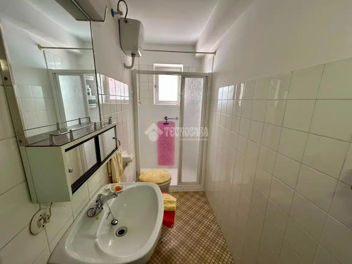 Baño de Piso en venta en Madrid con Calefacción, Terraza y Balcón