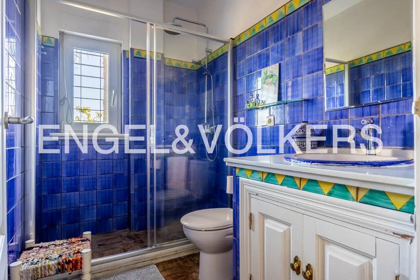 Bathroom of Houses for sale in Valencina de la Concepción  with Air Conditioner, Heating and Private garden