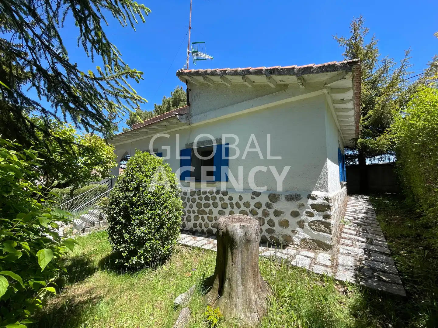 Außenansicht von Haus oder Chalet zum Verkauf in Herradón de Pinares mit Heizung, Privatgarten und Terrasse