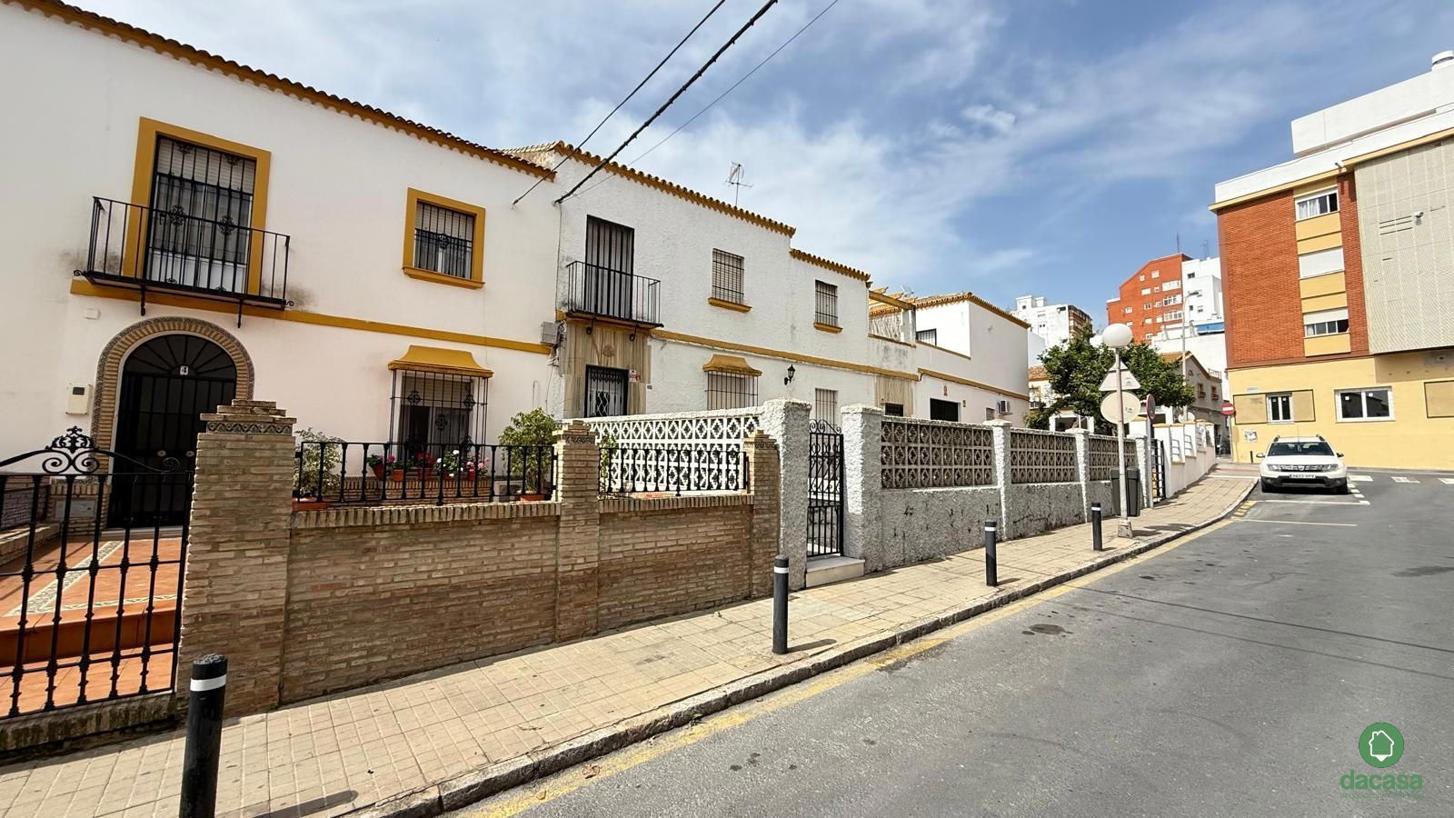 Vista exterior de Casa adosada en venda en  Huelva Capital amb Aire condicionat, Jardí privat i Terrassa