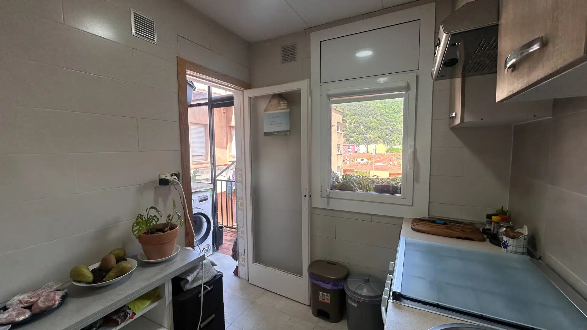 Cocina de Piso en venta en Sant Joan Les Fonts con Balcón