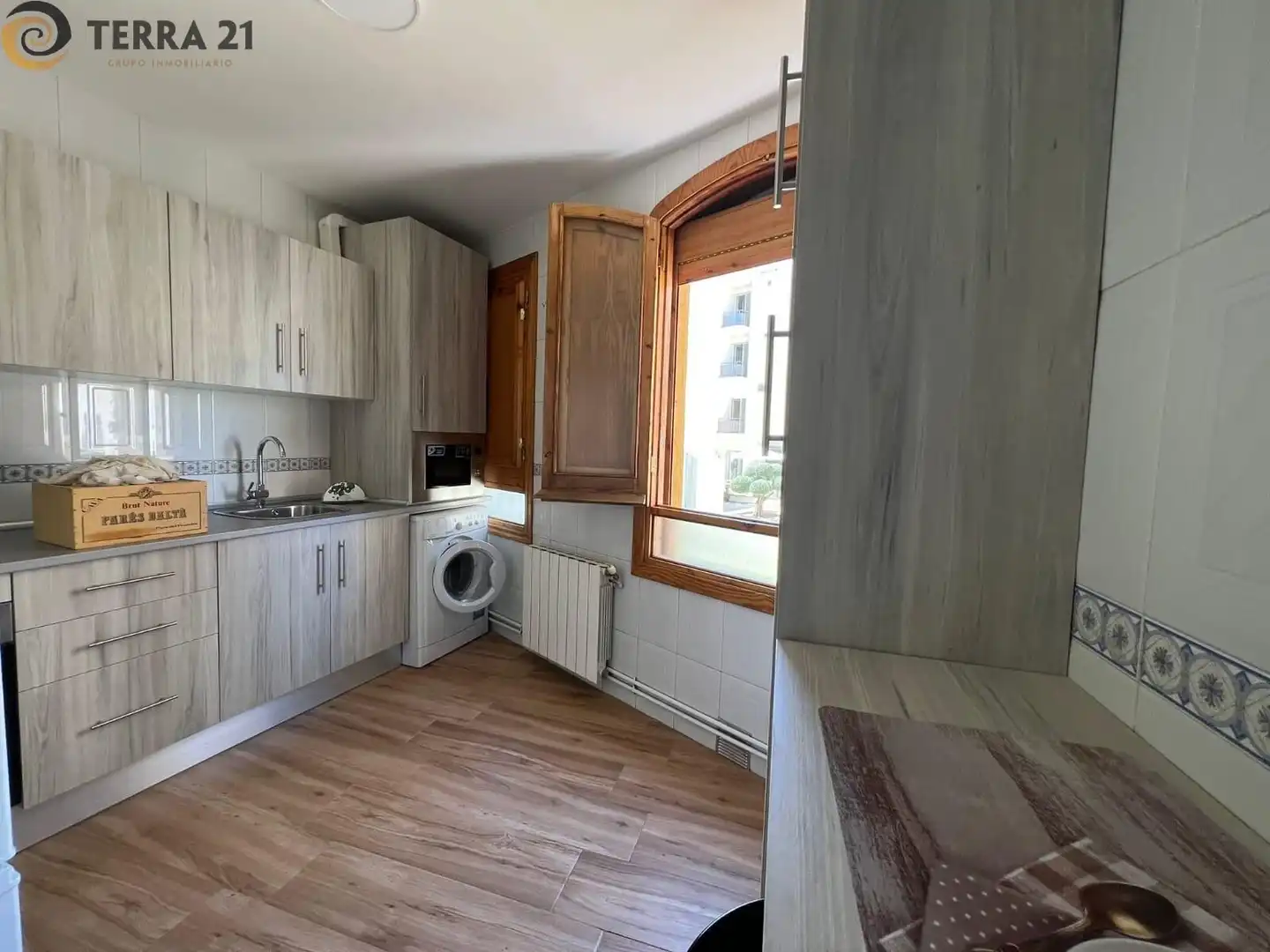 Cuina de Pis de lloguer en Jaén amb Aire condicionat, Moblat i Balcó