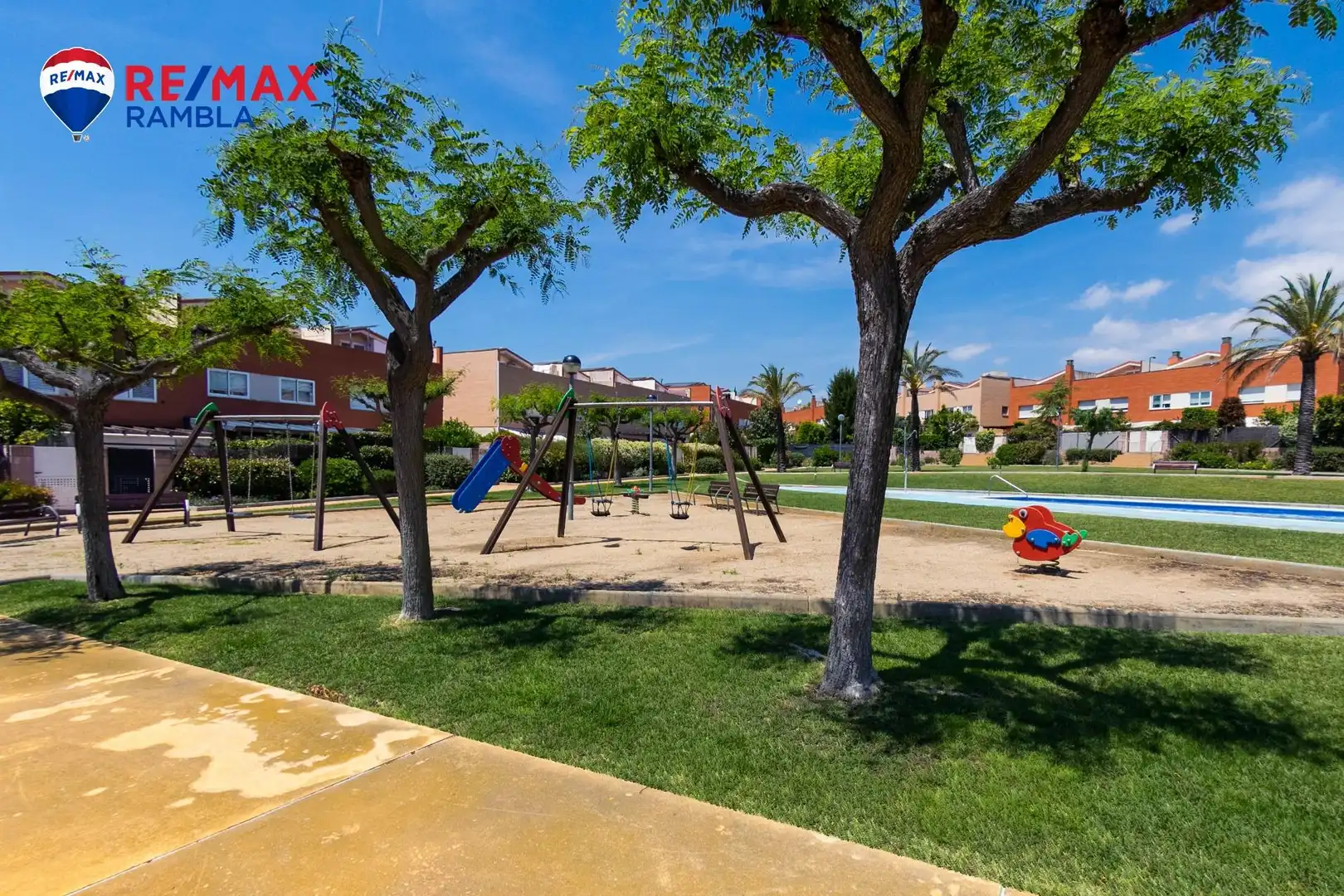 Vista exterior de Àtic en venda en Reus amb Aire condicionat, Calefacció i Jardí privat