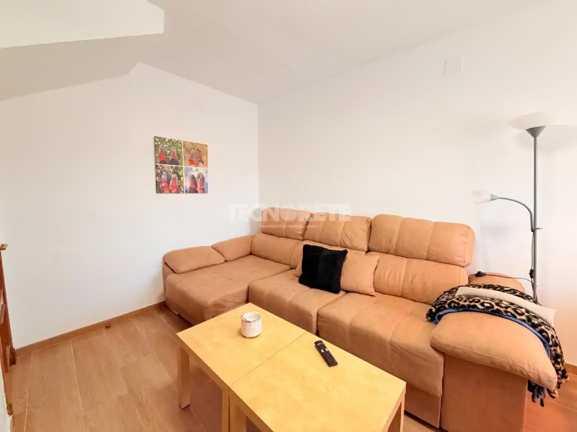 Sala d'estar de Casa adosada en venda en Oropesa amb Balcó