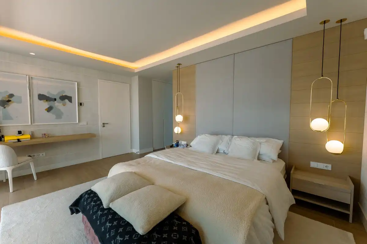 Dormitori de Casa o xalet de lloguer en Estepona amb Jardí privat, Piscina i Alarma