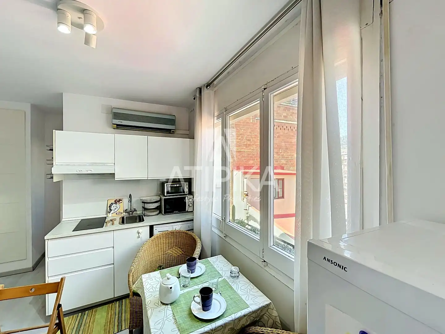 Schlafzimmer von Büro zum Verkauf in Barcelona mit Klimaanlage und Möbliert