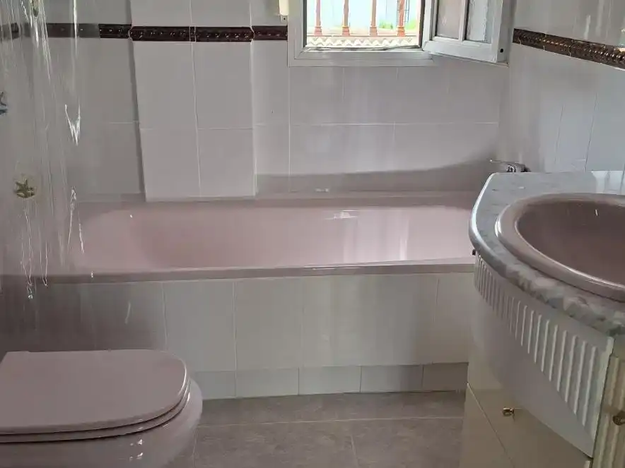 Baño de Casa o chalet en venta en Salteras con Aire acondicionado, Piscina y Balcón