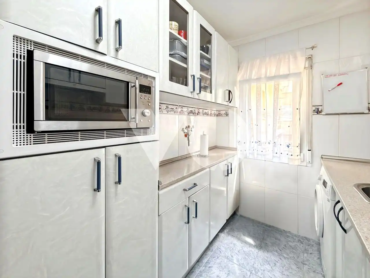 Küche von Wohnung zum Verkauf in Madrid mit Klimaanlage und Heizung