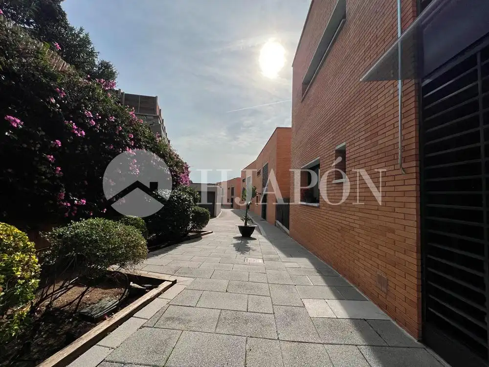 Vista exterior de Casa o chalet en venta en Alella con Aire acondicionado, Calefacción y Jardín privado