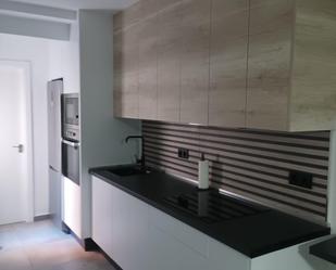 Cuina de Apartament de lloguer en Mérida amb Aire condicionat, Traster i Moblat