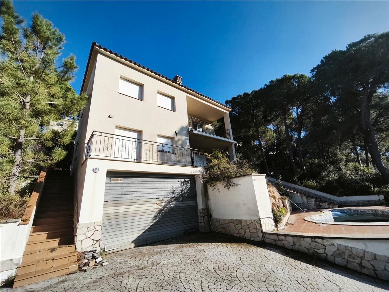Vista exterior de Casa o xalet en venda en Lloret de Mar amb Terrassa i Piscina