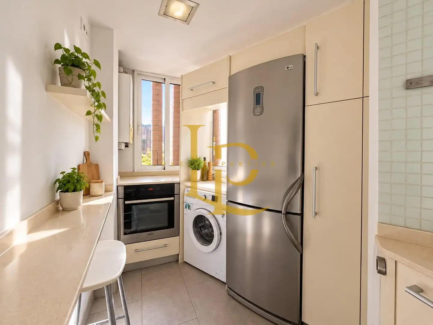 Kitchen of Flat for sale in Cerdanyola del Vallès  with Air Conditioner, Heating and Oven