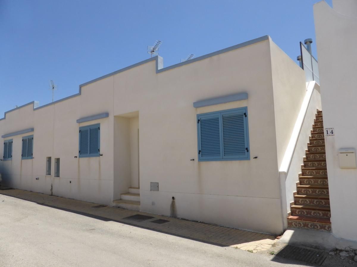 Vista exterior de Casa adosada en venda en Níjar amb Terrassa