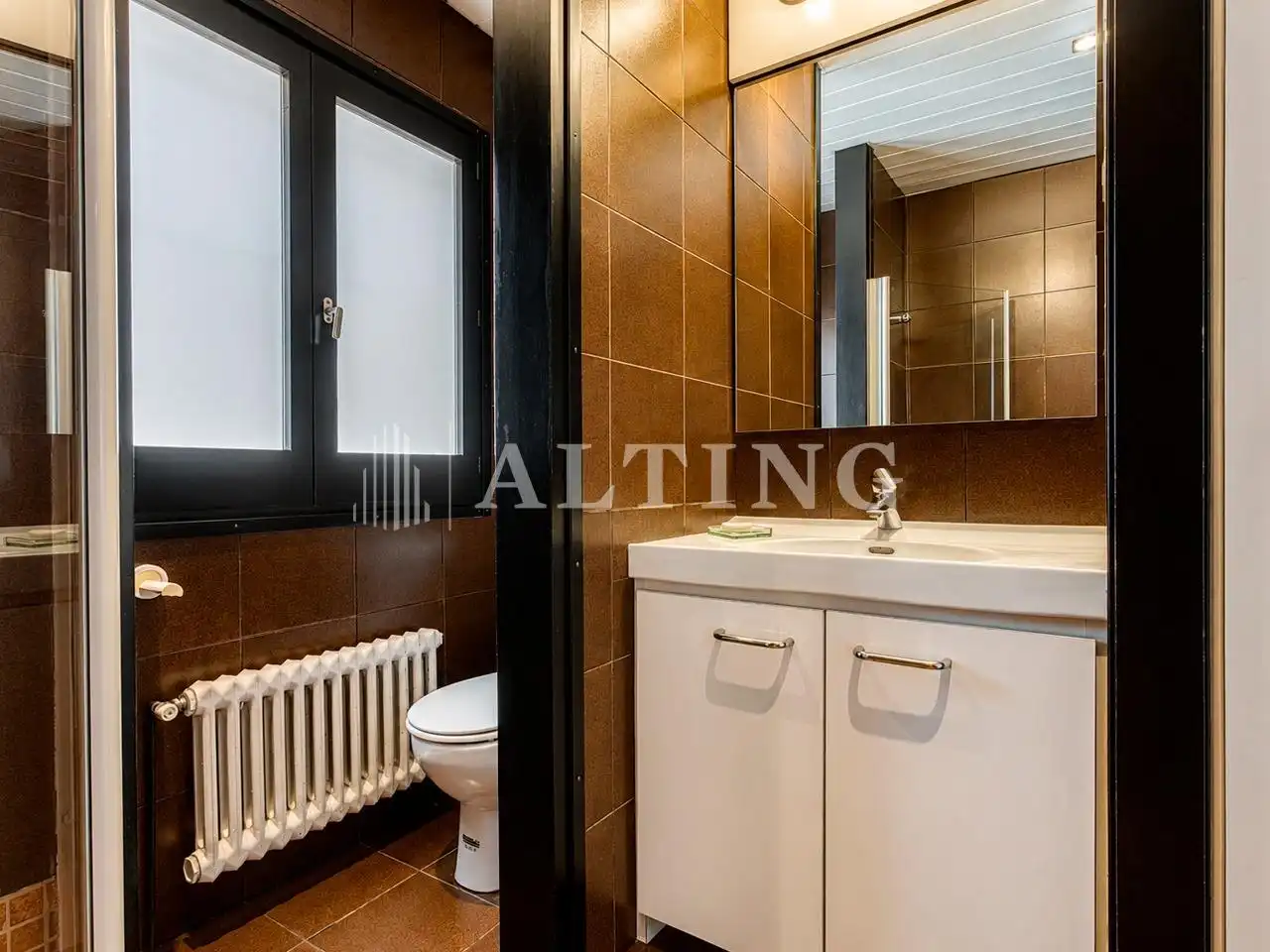 Bathroom of Office for rent in Barcelona  with Heating and Furnished