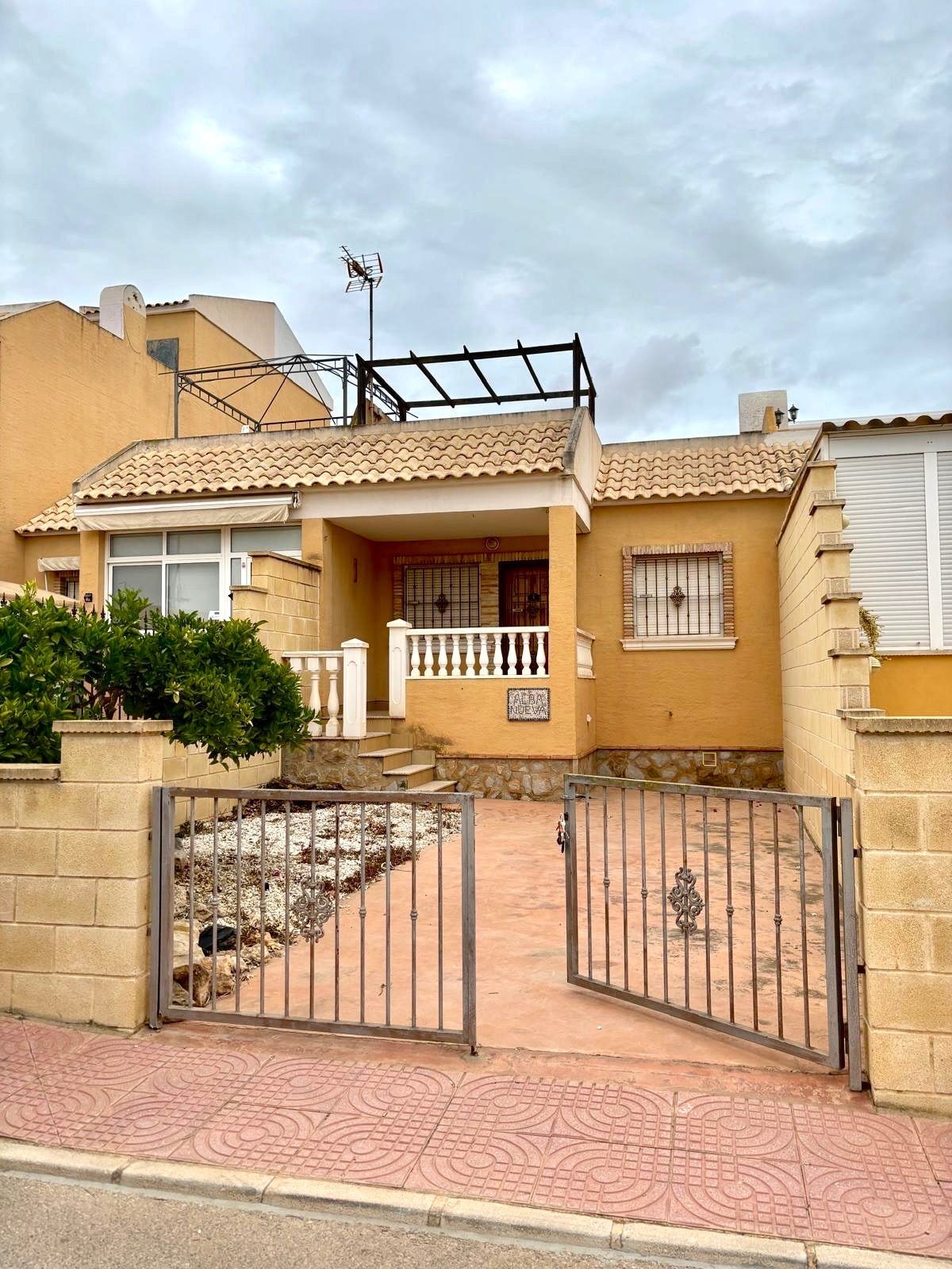 Exterior view of Single-family semi-detached to rent in Rojales  with Air Conditioner and Terrace