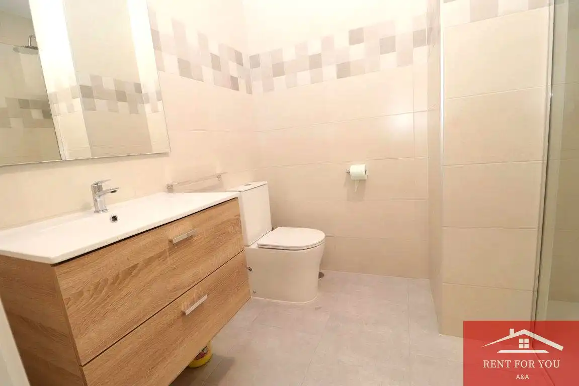 Badezimmer von Erdgeschoss zur Miete in Coín mit Klimaanlage