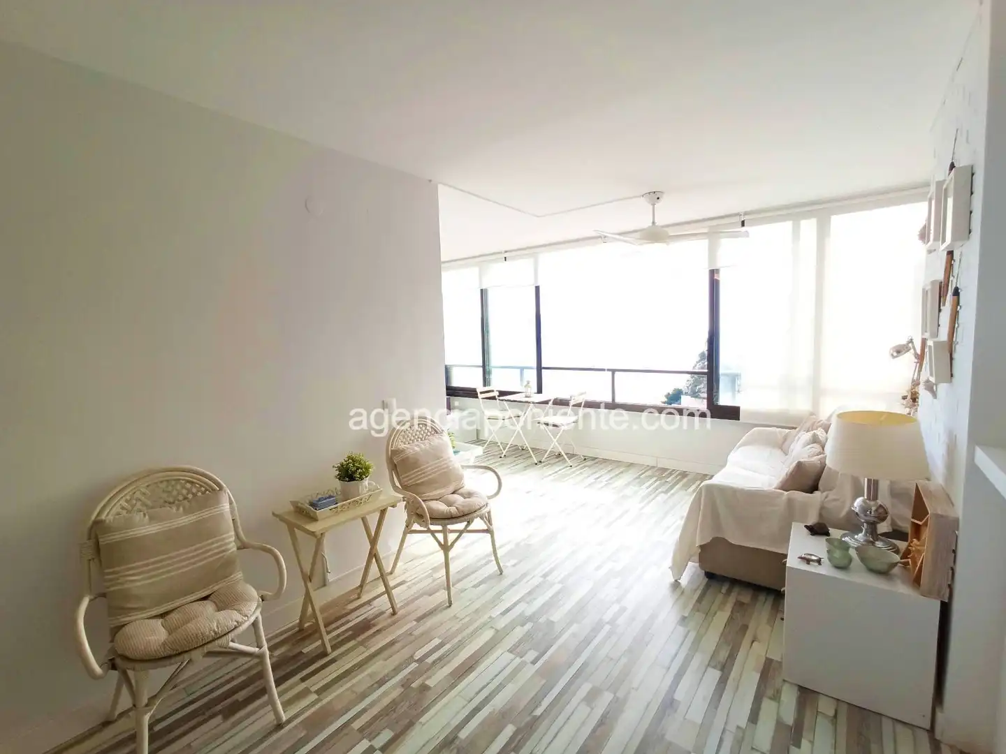 Sala de estar de Apartamento de alquiler en Finestrat con Aire acondicionado, Terraza y Amueblado
